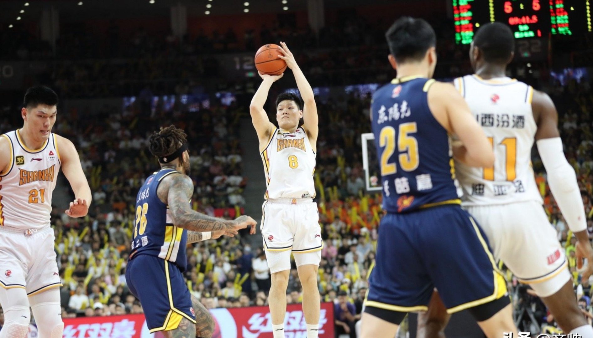 英雄联盟2025总决赛-包含国际比赛日CBA季后赛焦点战；马德里竞技战术微调；气氛紧张；年轻球员得到机会的词条