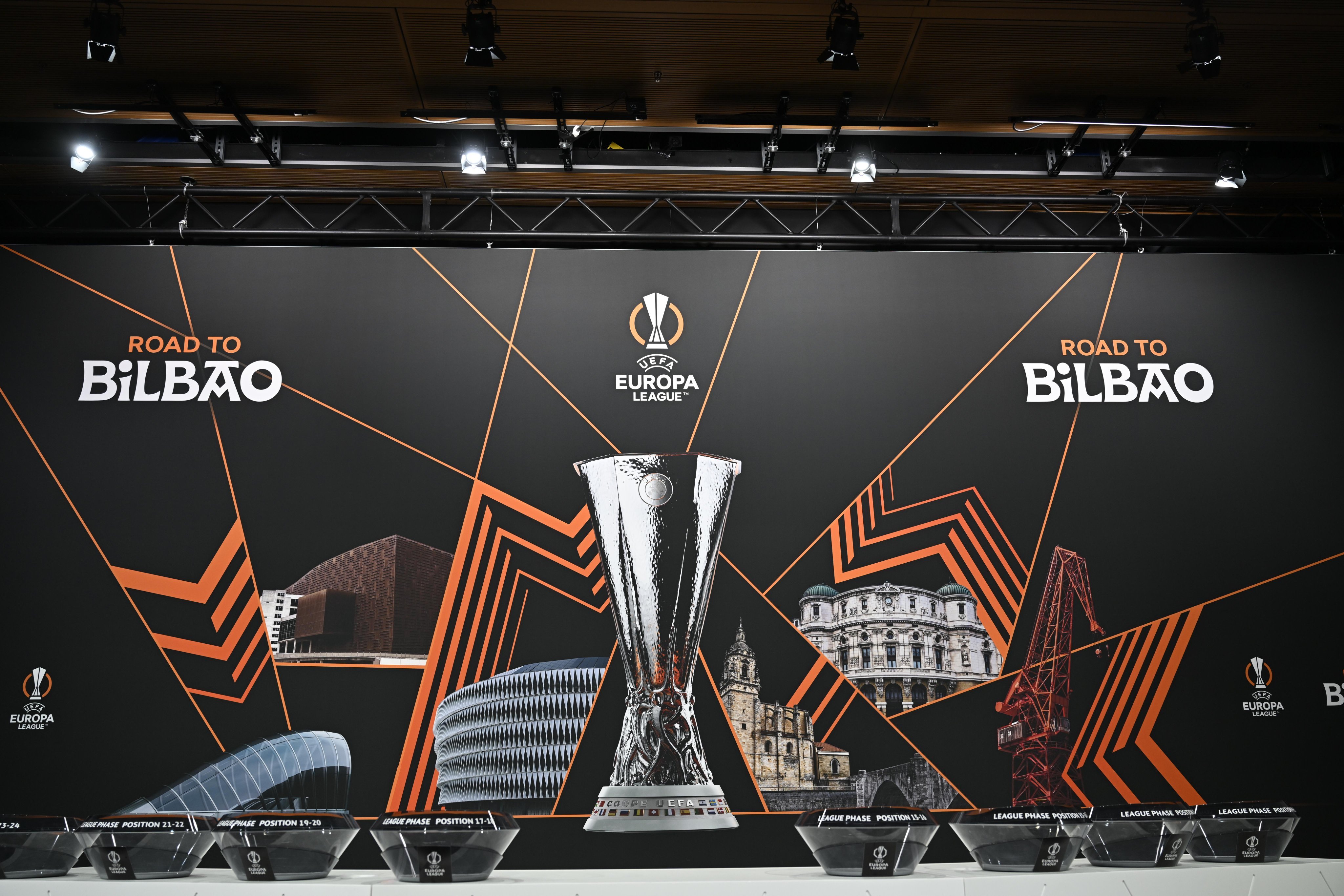 包含赛前欧联焦点战，罗马战术微调，质疑声仍在，球队文化再被提及的词条