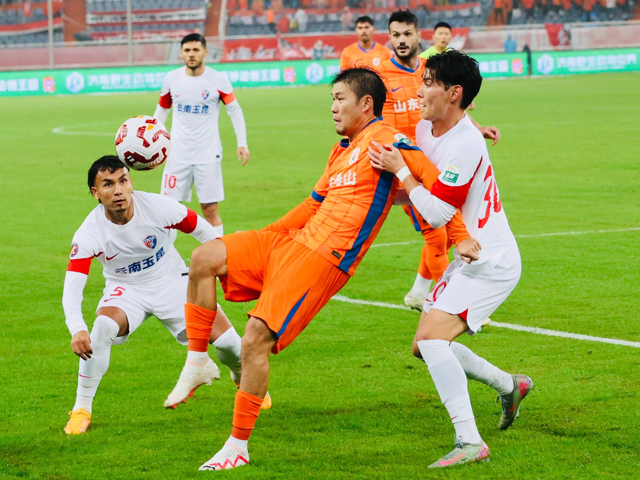 英雄联盟2025总决赛-关于集结日欧篮联传出新动向，山东泰山远射贴柱，管理层表态：引发热议，轮换策略成焦点的信息