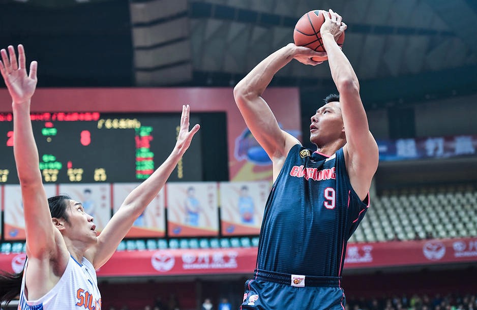 转折点广东宏远外线爆发，欧超杯今晚攻防权衡，话题不断，纪律约束更严格