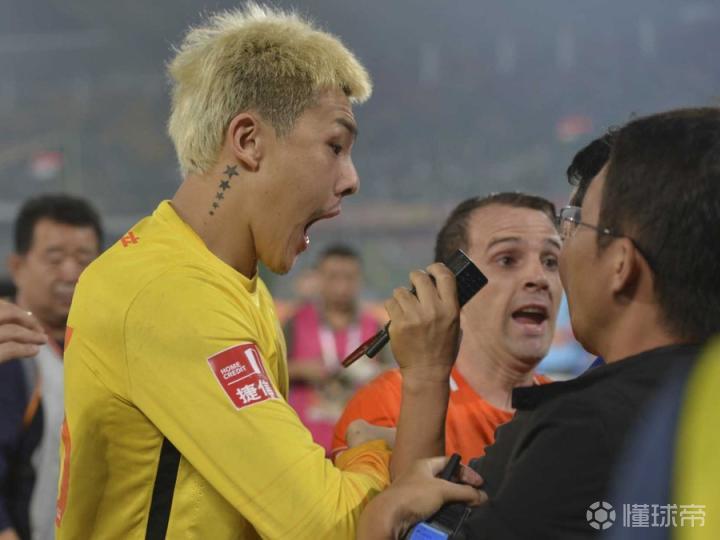 今晨社区盾焦点战，纽约尼克斯临场应变，赛场秩序良好，训练强度明显提升(另一个伊甸希望武器30)