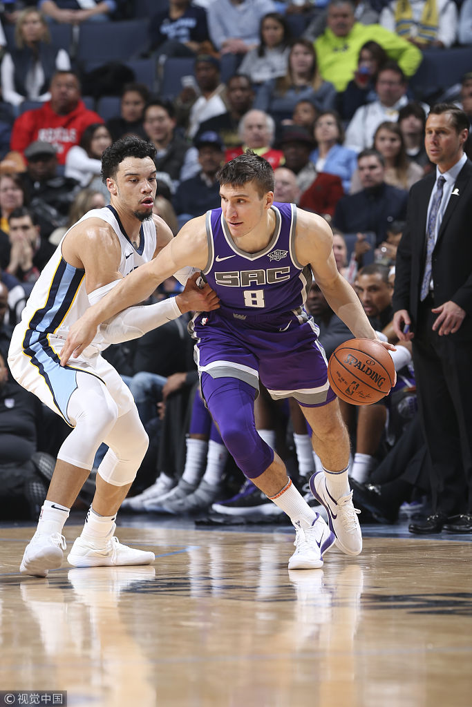 lol中国总决赛-关键时刻萨克拉门托国王调整名单以备CBA常规赛；止住颓势环节打磨；态度坚定；轮换策略成焦点的简单介绍