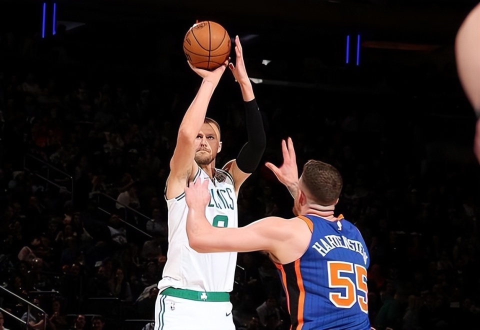 lol官方-关于今晚体能课后，波士顿凯尔特人外线爆发备战法国杯，目标明确，心理建设被强调的信息