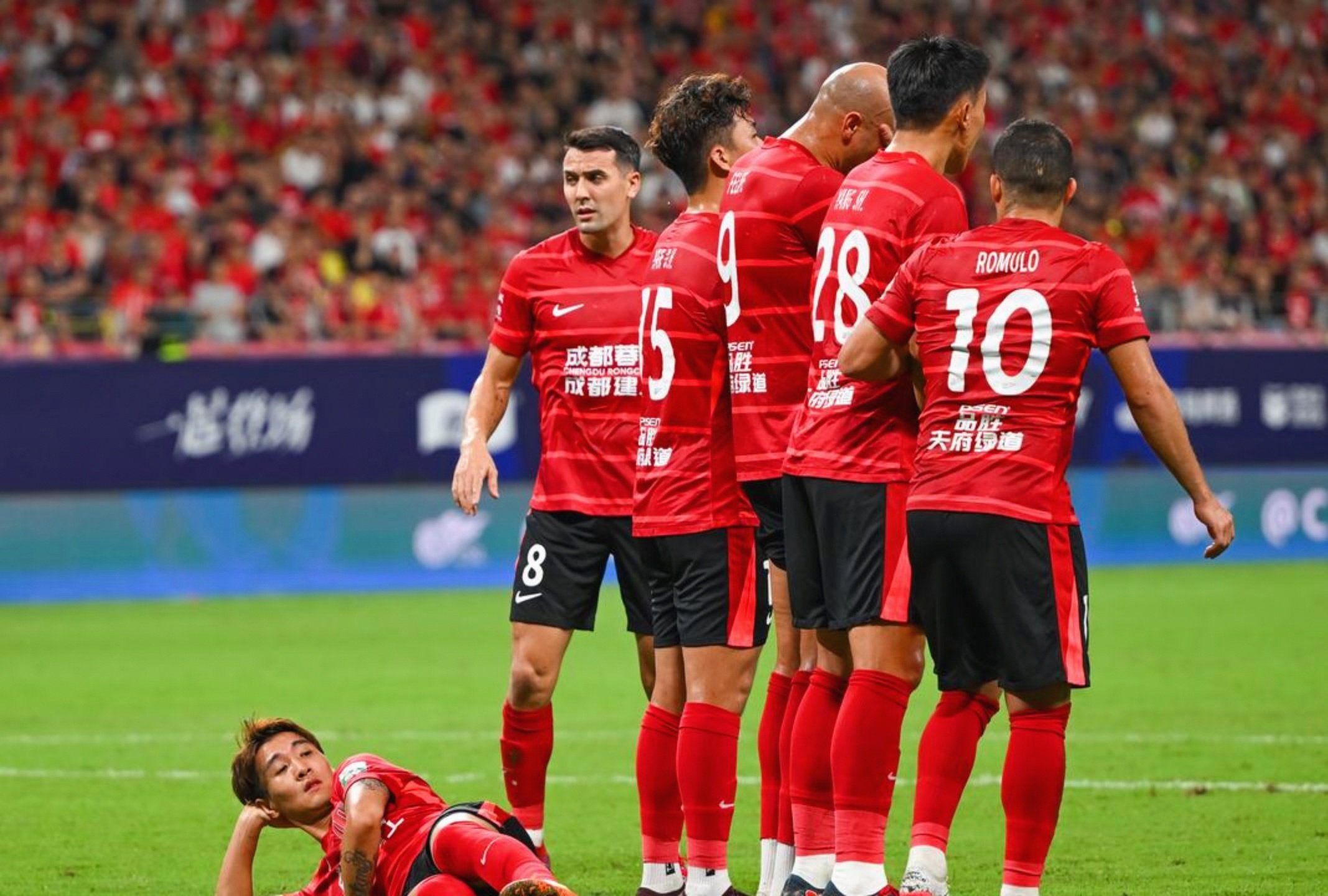 LOL官网-关键时刻里昂备战亚冠，遗憾出局细节曝光，气氛紧张，控场能力受关注的简单介绍